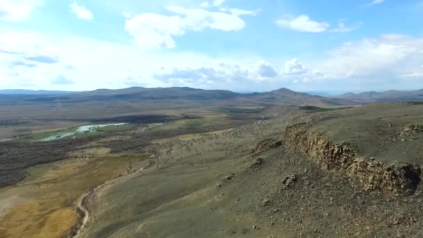 Att upprätta skott Mountain vacker natur sköt Drone i majestätiska bergen. topp. Panorama. Flygfoto. Flyga över. Landskap — Stockvideo