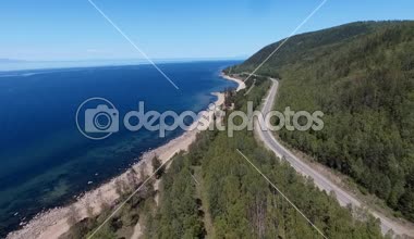Deniz Baykal, Buryatia, Rusya Federasyonu yakınındaki orman üzerinde uçan uçak