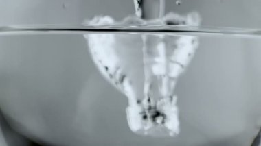 su jeti yavaş hareket