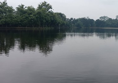 Tayland 'daki gölün güzel manzarası
