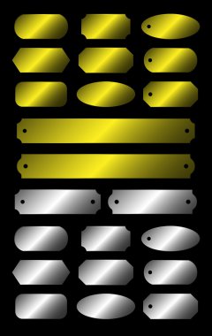 Siyah arka plan üzerine izole altın ve gümüş tabak seti