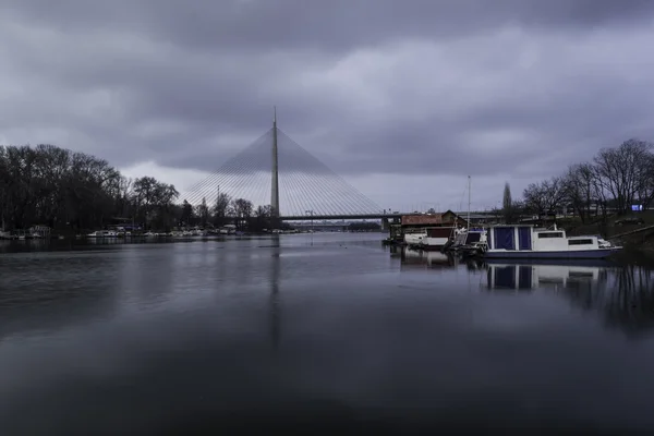 Port på floden - Stock-foto