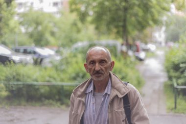 Yağmurda şarkı söylüyorum