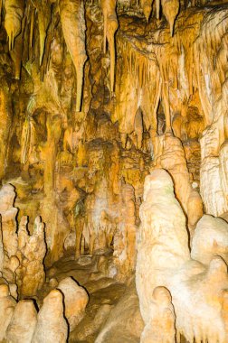 Bu, Sırbistan geçidinde bir mağara ve adı Resavska pecina.. 