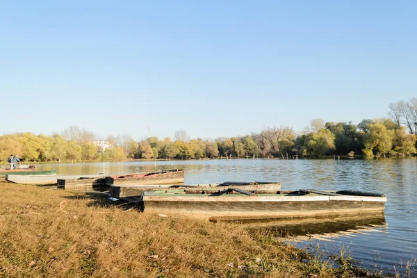 Förtöjda Träfiskebåtar För Stranden Bifloden Donau — Stockfoto