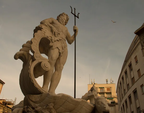 Çeşme Verdi Meydanı, zıpkın, Trieste İtalya ile Poseidon heykeli