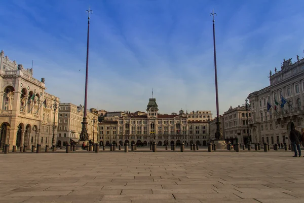 Birlik Meydanı, mavi gökyüzü Trieste, İtalya.