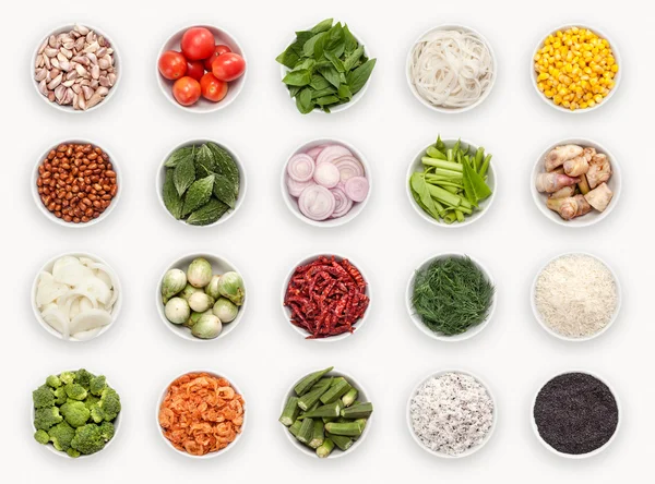 Compuesto con variedades de ingredientes aislados en blanco — Foto de Stock