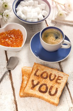 Kahvaltı, kahve, reçel ve tost metin ile seni seviyorum