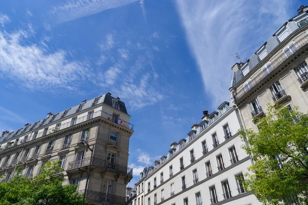 Старовинний кам'яний корпус в Парижі — стокове фото