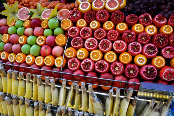 Stall for fresh fruit juice — Stock Photo, Image