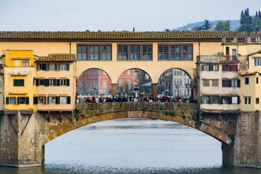 Köprü akın kişilerle 