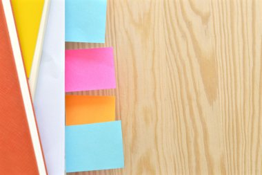 Yapışkan notu ile belge