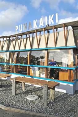 Cafe yakınındaki gözleme kaya, Punakaiki, Yeni Zelanda