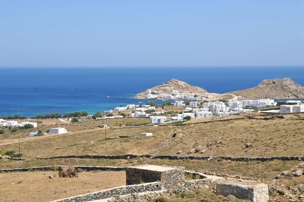 Kleine stad langs straat in Mykonos, Griekenland — Stockfoto