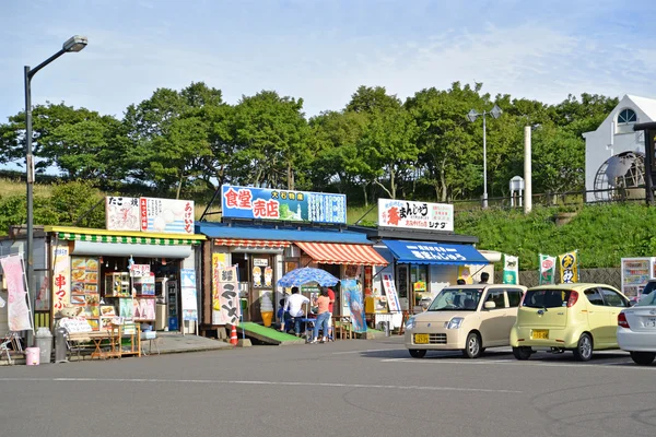 Tiendas cerca de Cape Chikyu, Hokkaido, Japón . — Foto de Stock
