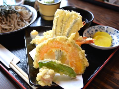 Soba, Hokkaido, Japonya ile sebze Tempura