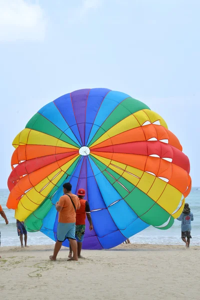 Parapente à la plage de Patong, Thaïlande — Photo