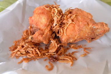 Tay Güney tarzında kızarmış tavuk