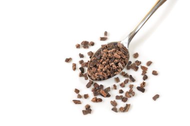 Beyaz arka plan - izole bir kaşık kakao hazretleri