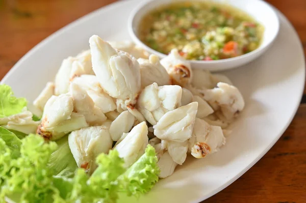 酸味とスパイシーなソースとカニの肉蒸し タイ料理 — ストック写真