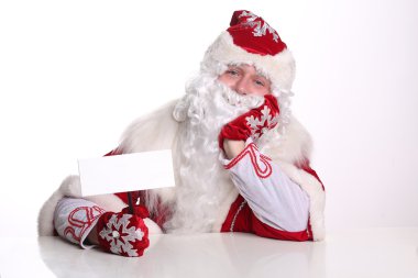 Babası bir işaret tutan Frost gülümseyen portre