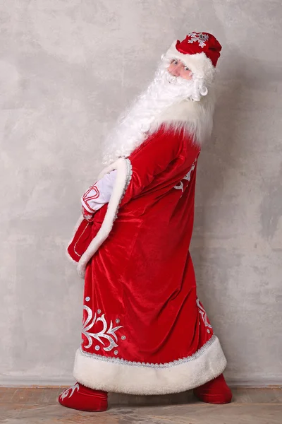 Natal russo, Ano Novo Personagem mitológico Father Frost em vermelho — Fotografia de Stock