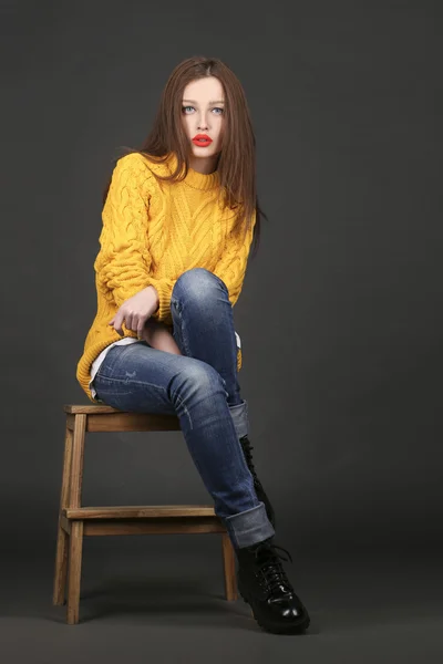 Lovely girl in a yellow with gorgeous hair, red lips — ストック写真