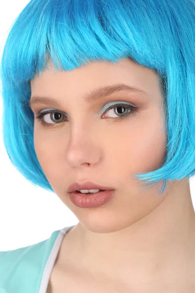 Portrét dívky s modrými vlasy. Zblízka. Bílé pozadí — Stock fotografie