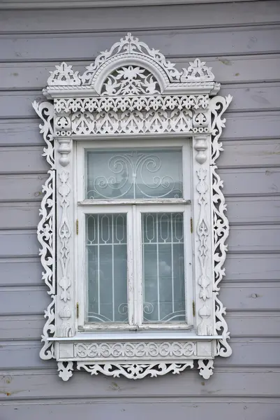 Okno drewnianego domu — Zdjęcie stockowe