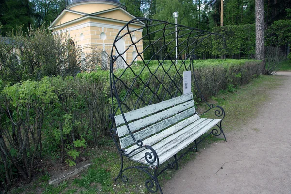 Banc en bois au centre commercial — Photo