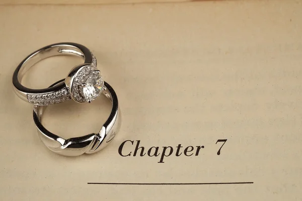 本の結婚式の結婚指輪 — ストック写真