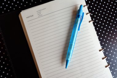 Not defteri kağıt kalem ile