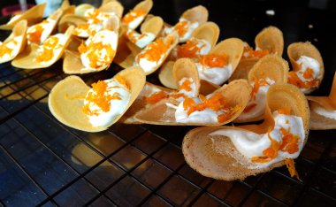 Khanom Beaung Tay dili veya bir tür doldurulmuş krep Tay gıda veya Tay dili