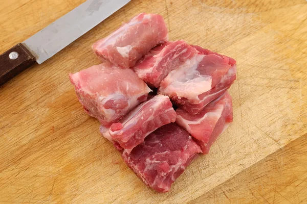 Raw pork ribs on a cutting board - close up — Stock Photo, Image