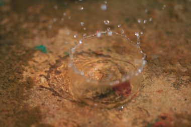 Su sıçrama veya su damlası 