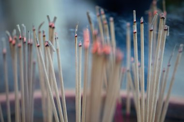 Yanan tütsü ve mum için backgroud, soyut bulanıklığı