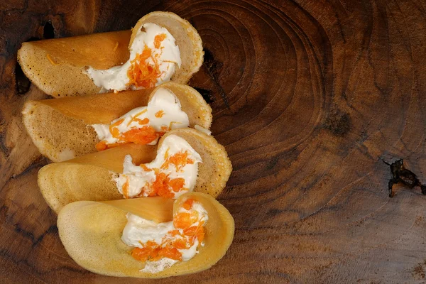 Khanom Beaung Tay dili veya doldurulmuş krep Tayland yemekleri o bir tür