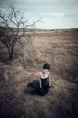 Dark Queen Park. Fantezi siyah elbise.