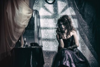 yalnız hüzünlü kadın. 