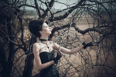 Dark Queen Park. Fantezi siyah elbise.