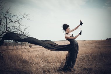 Gothic elbiseli kız