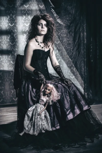 Deli bir kadın suretinde modeli