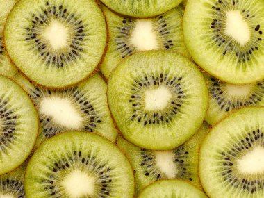 Sulu olgun yeşil kivi.