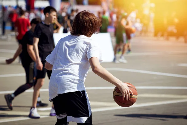 Guy Basketball Preparing Attack Street Basketball Game — Stock Photo, Image