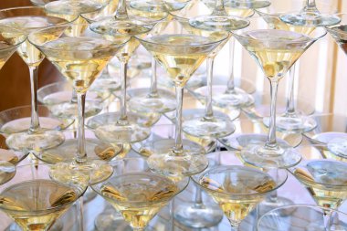 Şampanya ile gözlük