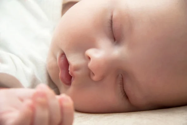아름 다운 잠자는 아기의 초상화 — 스톡 사진