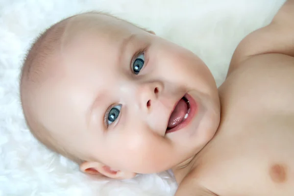 Happy baby kojenecké detailní portrét. — Stock fotografie