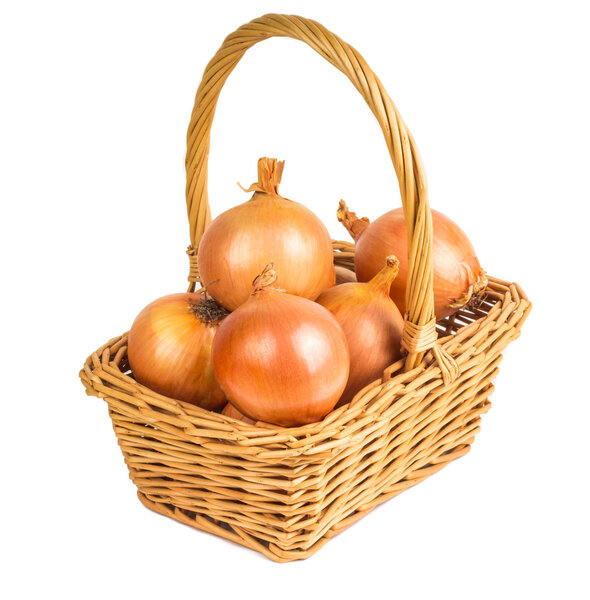 ripe onions in the basket