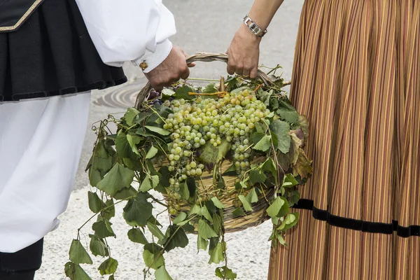 QUARTU S.E., ITALIA - 15 de septiembre: Fiesta del Vino, en honor a la celebración de Santa Helena - Cerdeña — Foto de Stock